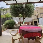 3 Pieces, 6 Couchages Avec Terrasse Et Parking Prive, Proche De La A - Fr-1-326-697