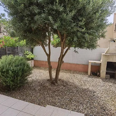 3 Pieces, 6 Couchages Avec Terrasse Et Parking Prive, Proche De La A - Fr-1-326-697 * Marseillan (Herault)